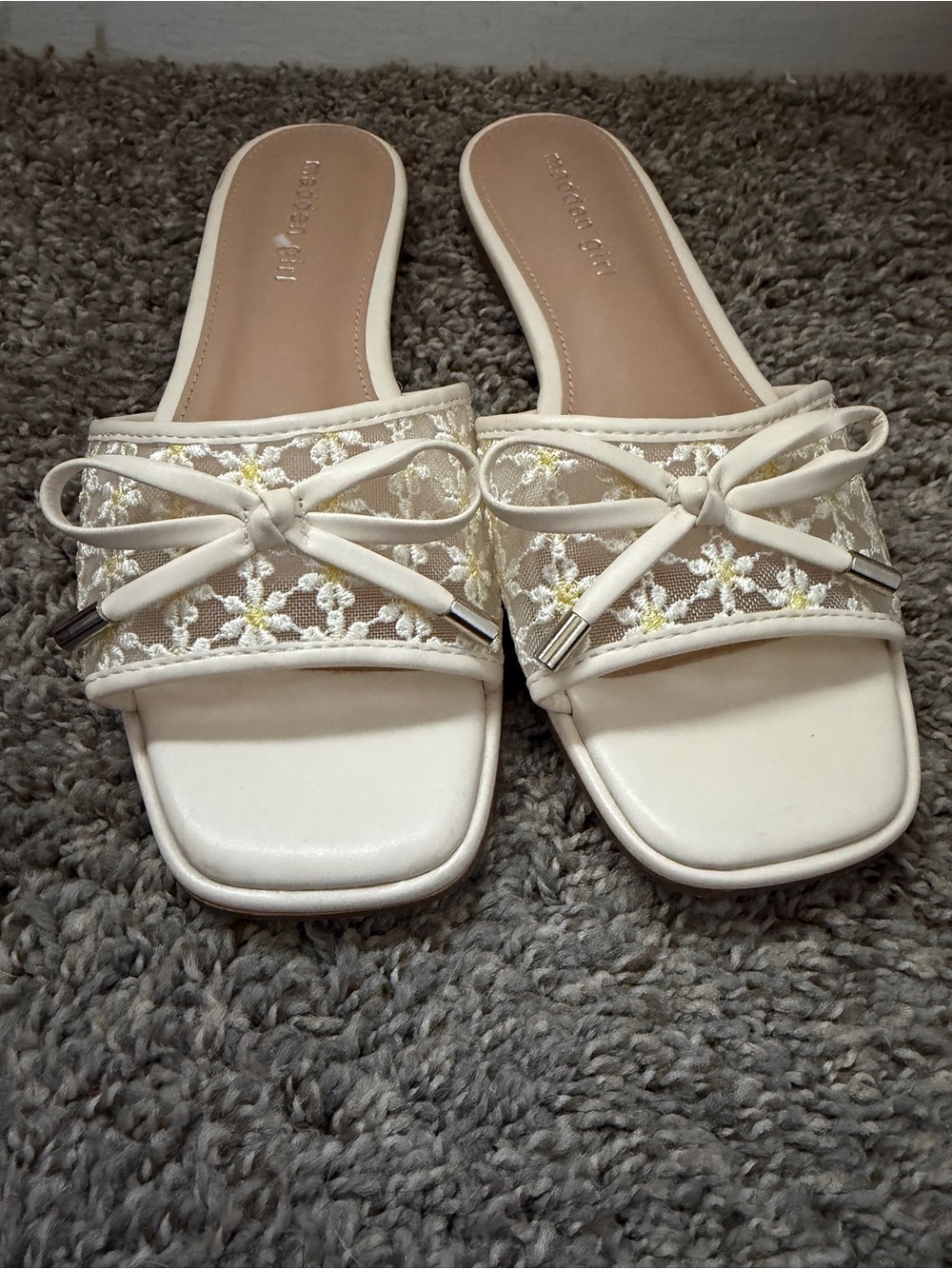 Madden Girl Cream Floral Embroidered Bow Slide Slip-On Sandals Size 8.5